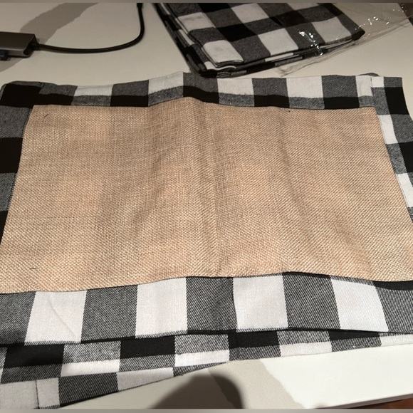 Gingham and burlap place mats - Picture 3 of 3
